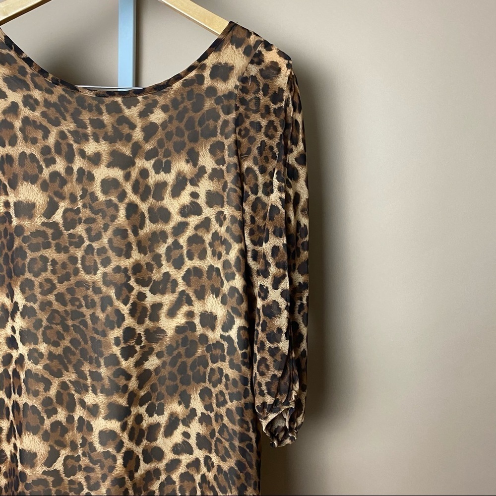 Women’s Medium Leopard Print Scrunched Slit Back Top Animal Print - Picture 11 of 11